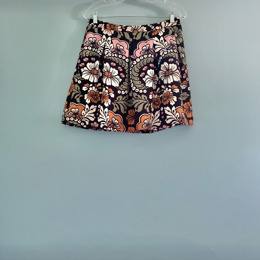 Pockets! H&M Floral skirt